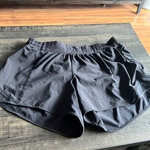 Lululemon Hotty Hot 2’5 Inch Black
